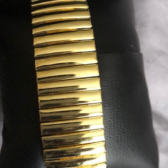 Watch - Picture 2 of 3